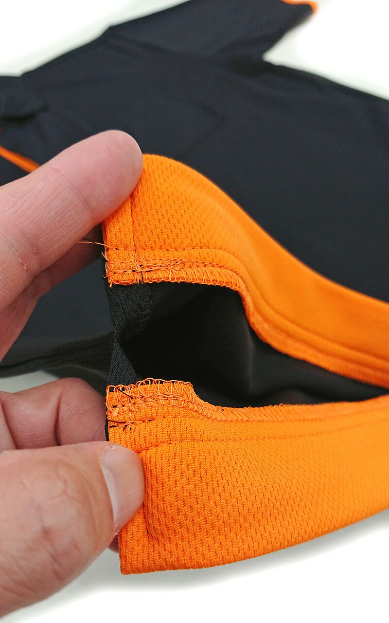 スソ部分のパイピング加工の縫製部分の超拡大アップ写真です。