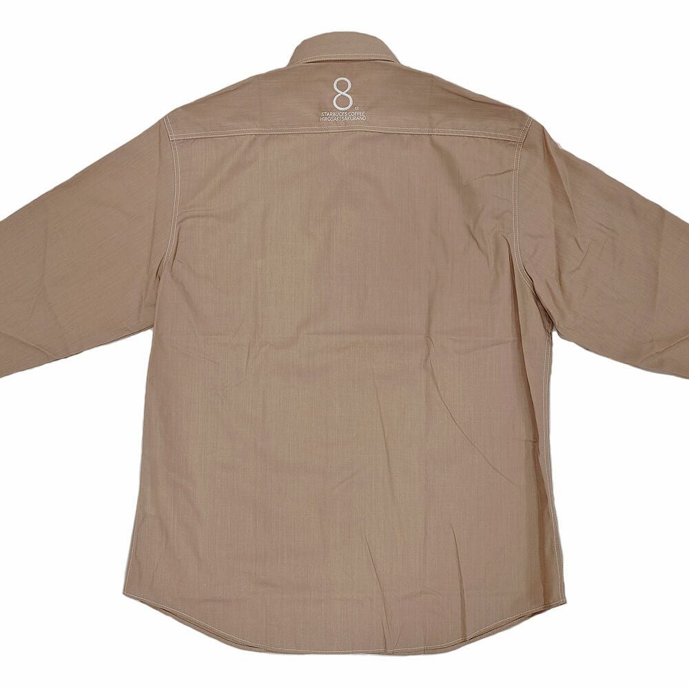 青森県弘前市にあるスターバックス弘前さくら野店様の8周年記念シャツの完成写真をご紹介いたします。<br>背中・首後ろに8周年記念ロゴを刺繍させていただきました。