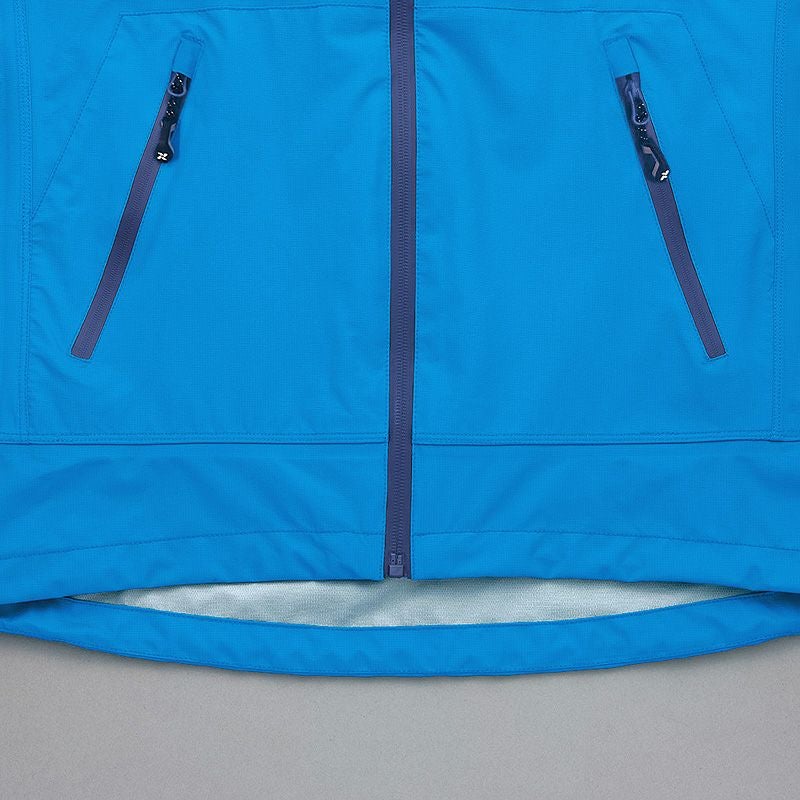 サイクルカット／前かがみになっても腰が出にくい仕様です。