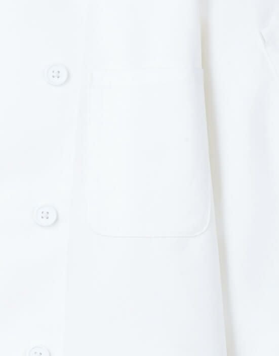 左胸にはメモや伝票が入れられるポケット付き