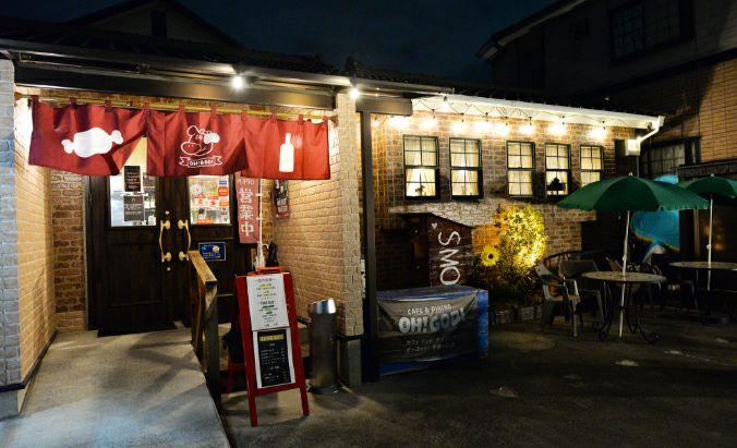 オーダー暖簾に照明を当てれば夜も目立ちます！