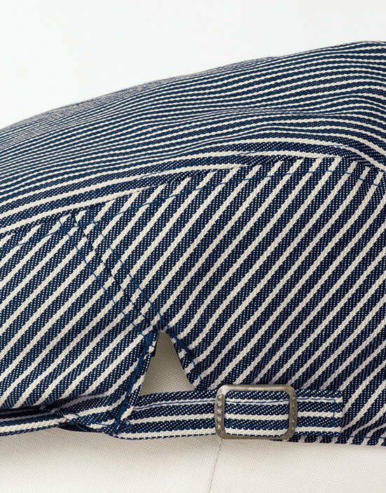 サイドのベルトで簡単にサイズ調整が出来る便利な仕様