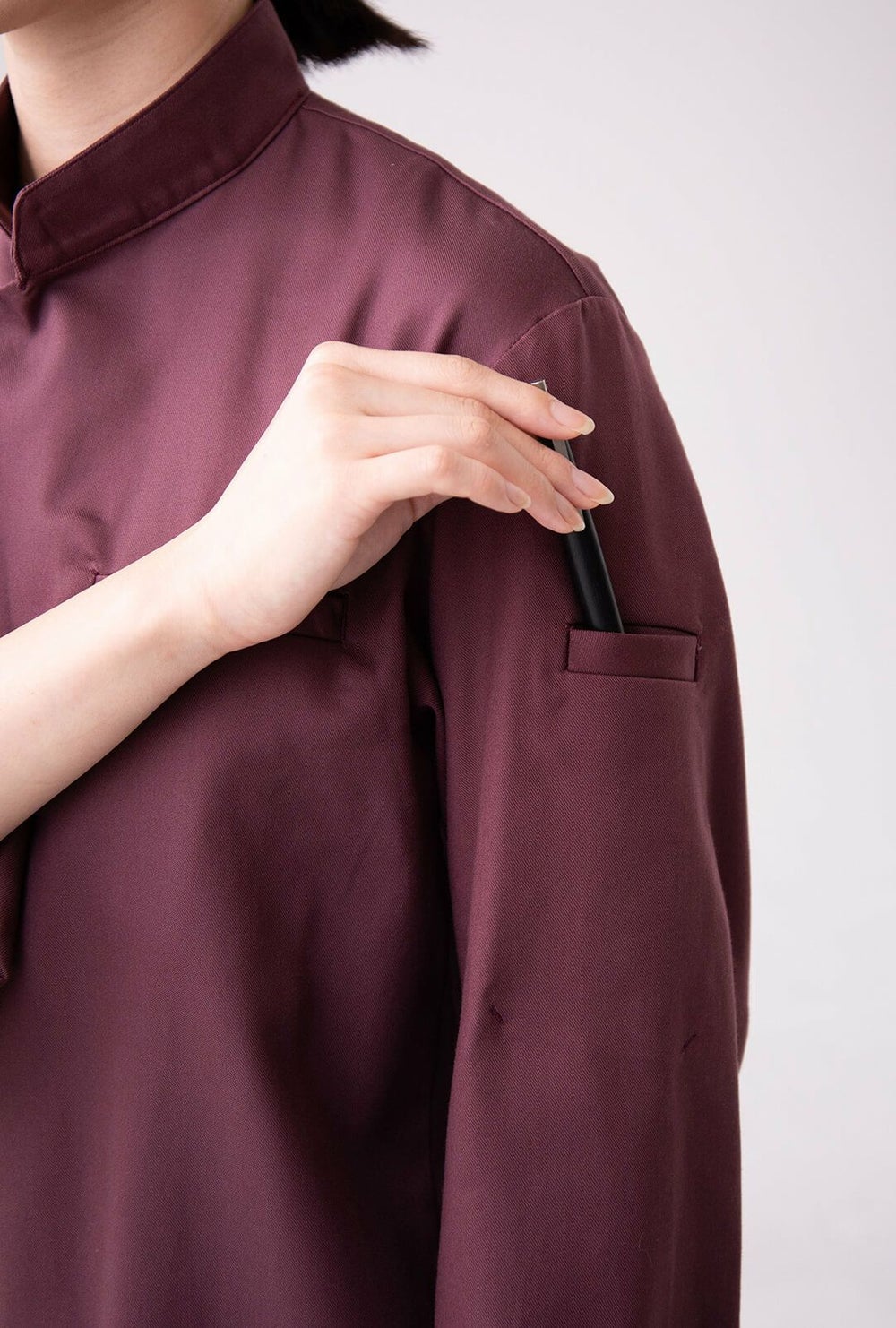 左袖には便利なペン差し収納ポケット（※この色は完売致しました）