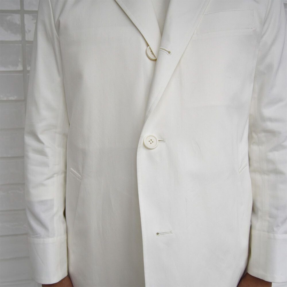 胸元アップ画像