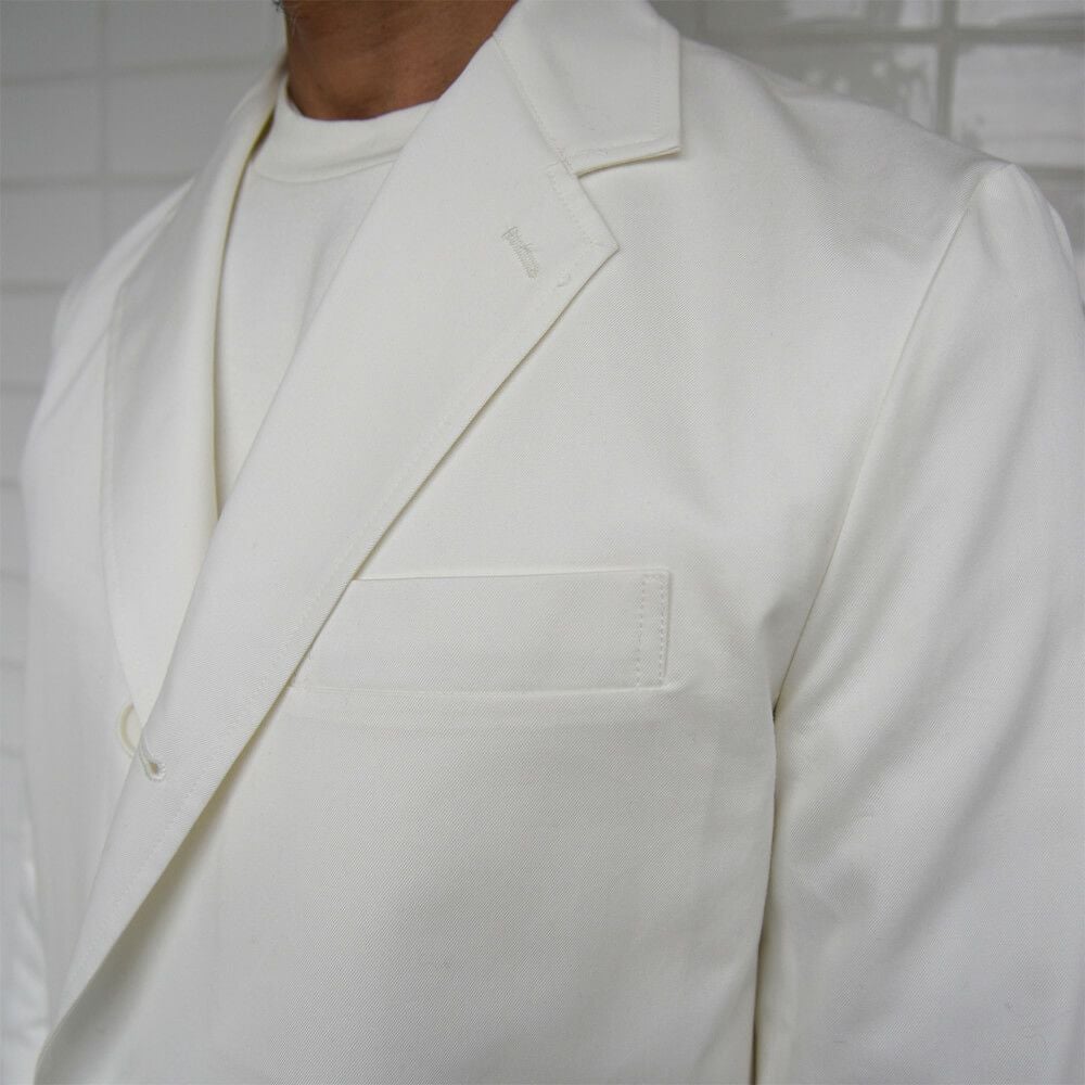 左胸外ポケット付き