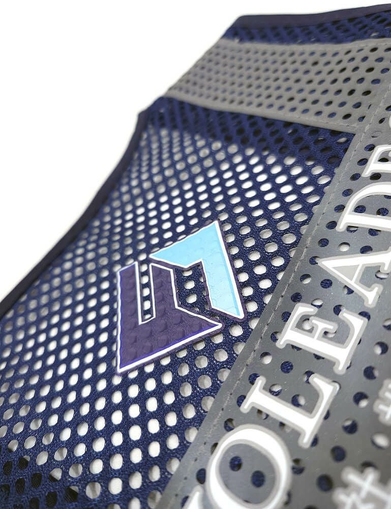 こちらは反射ベストのメッシュ部分にプリントしたロゴマーク部分