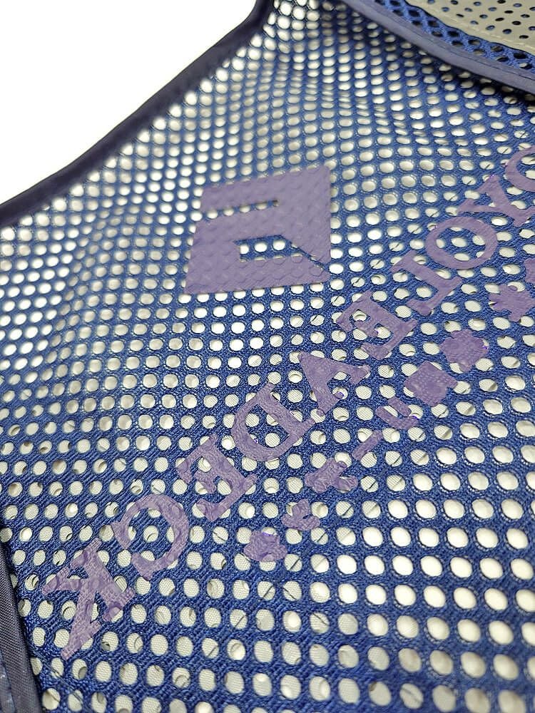 メッシュ生地の裏面に補強のために転写プリントしています。<br>金額が高くなりますがこの方法じゃないとすぐにプリントが剥がれるのでオススメしています