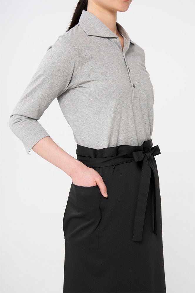 前後見頃の切り替えで柔らかなシルエット