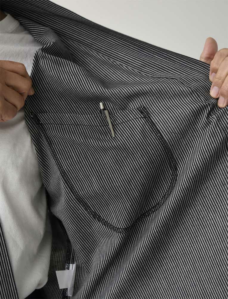 左身頃内側にポケットあり