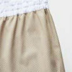 【ポケットなし仕様】<br>どこにもポケットを付けず、危険物の持ち込みリスクを軽減