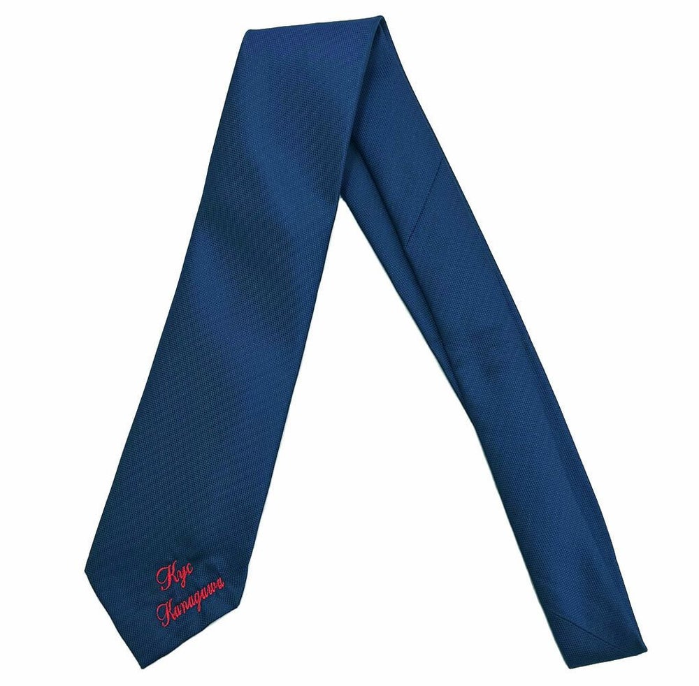 神奈川県内で活動されている神奈川県青年商工会様のネーム刺繍入りオリジナルネクタイの完成写真をご紹介いたします。<br>ネクタイの先端・剣先部分にオリジナル刺繍入りです