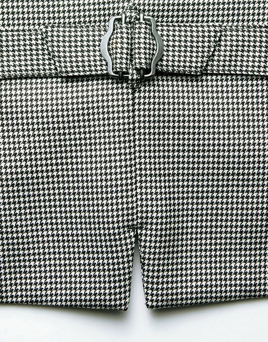 バックスリット入りでスムーズな動きをサポート