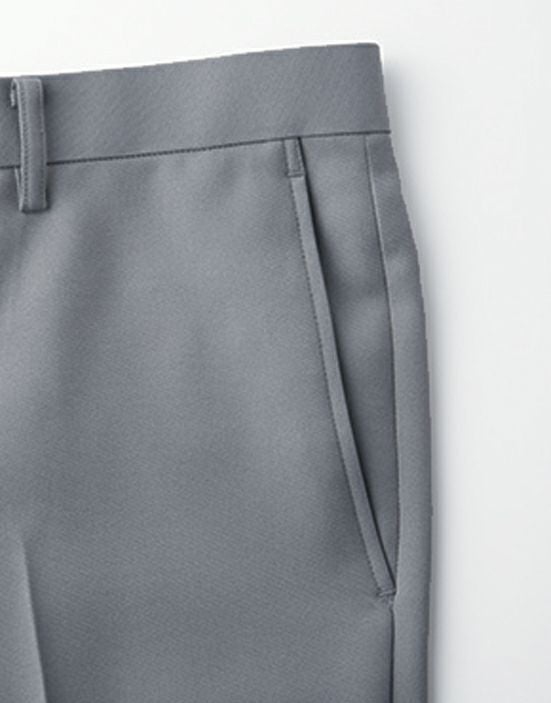 物を出し入れしやすい斜めポケット