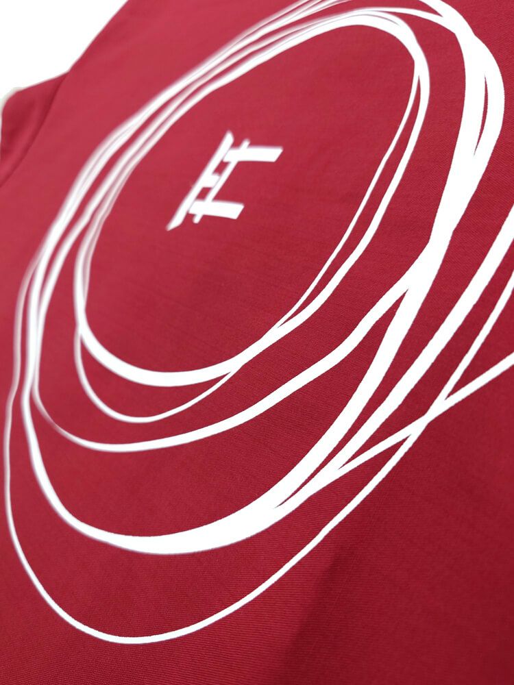 ロゴプリント部分のアップ写真も撮影しました。<br>線部分もキレイに表現できております