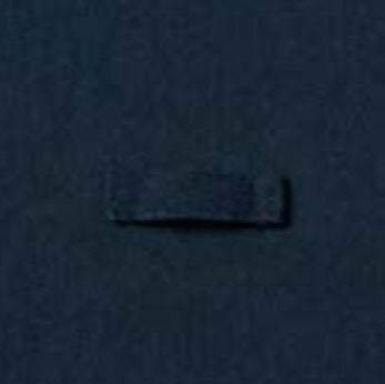 ネームループ<br>名札が取り付けられるネームループ付き。