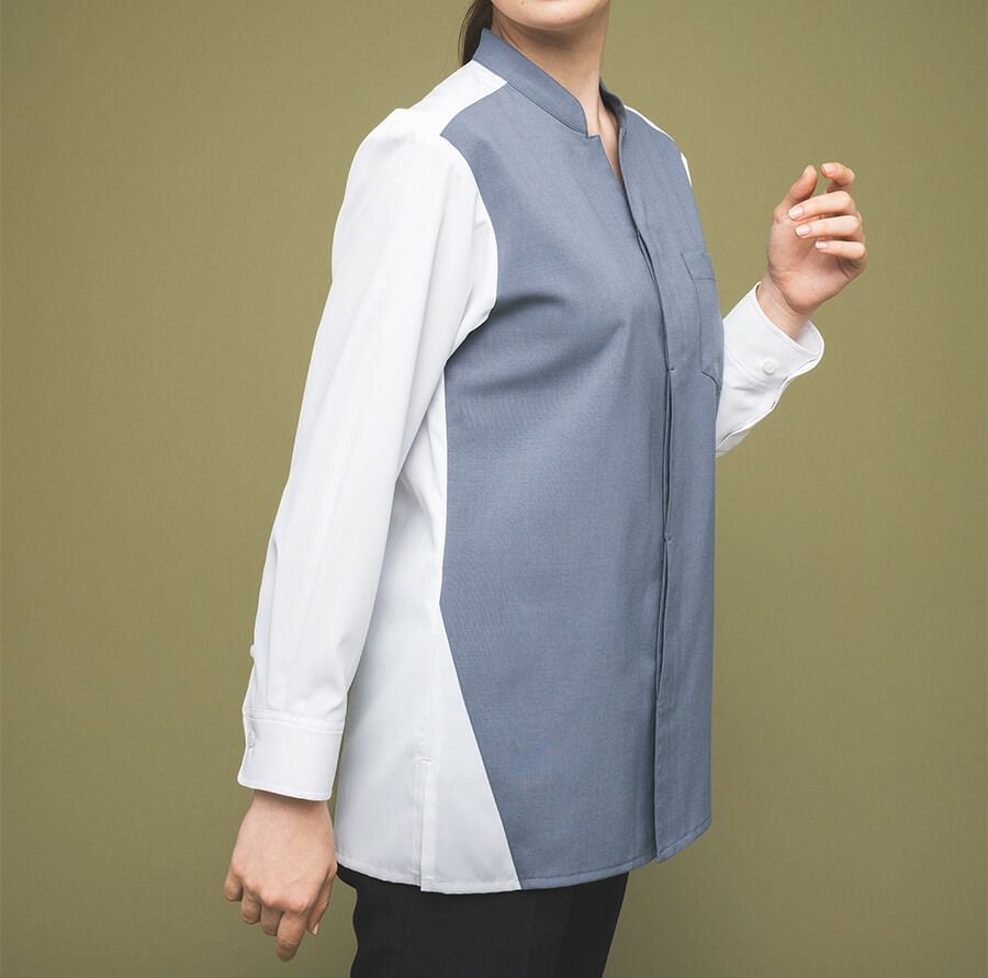 ブルーグレー：ショップコート着用写真