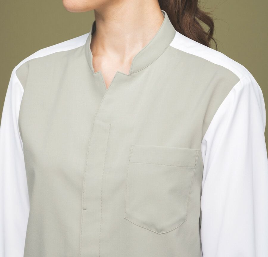 ライトグレー：ショップコート着用写真