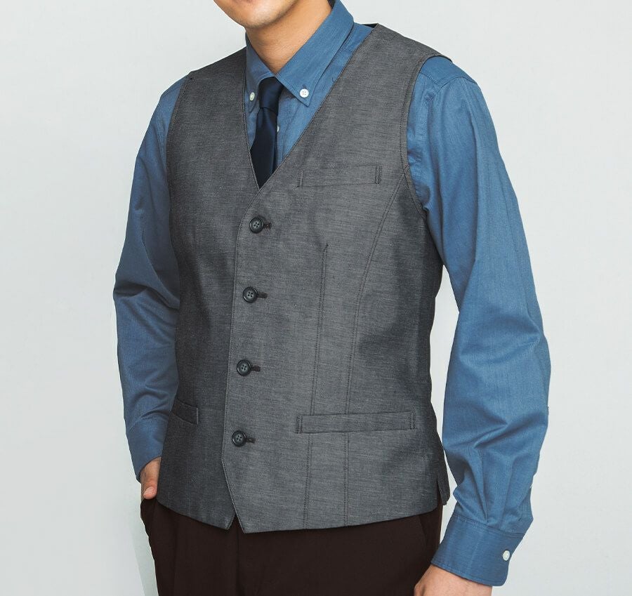 ブルー・オックスフォードシャツ着用写真