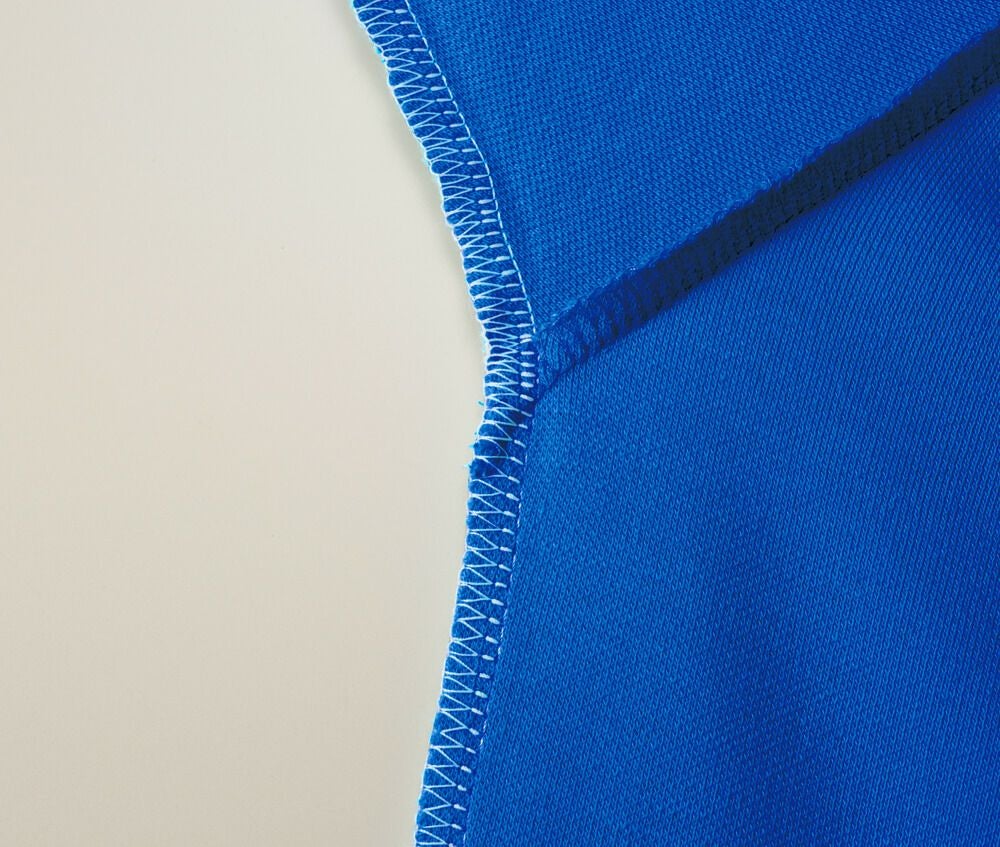 袖下と脇下には消臭糸を縫製糸として使用