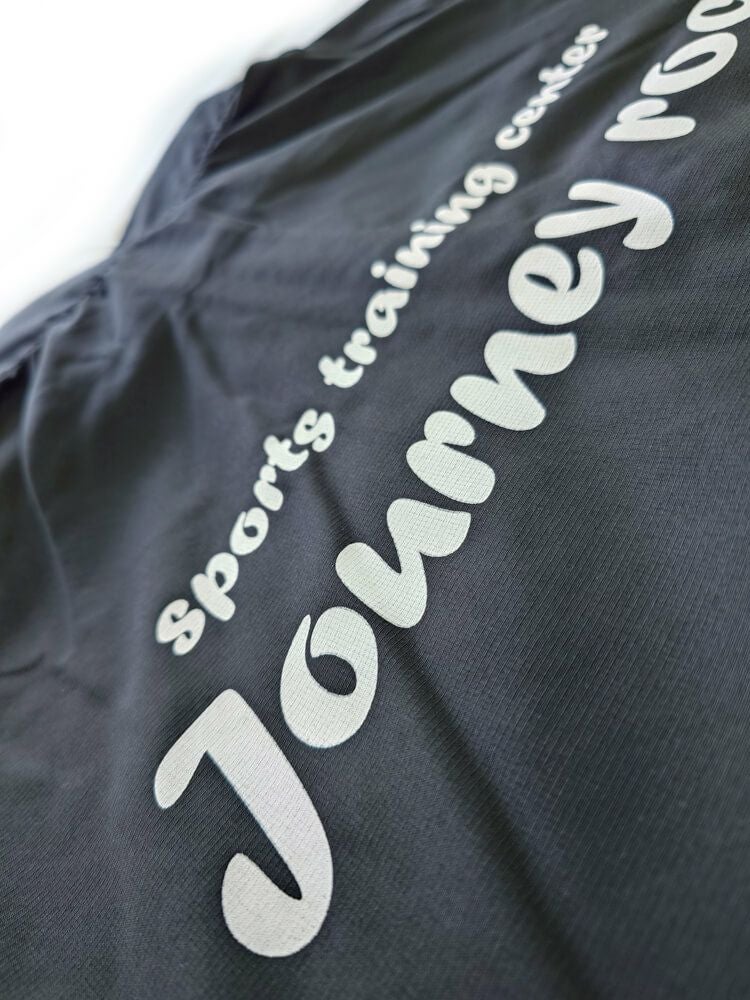 ホテル・ジャーニーロード様の背中のオリジナルプリント部分のアップ写真も撮影いたしました。