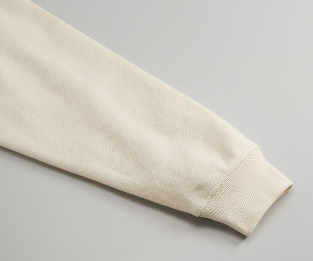 袖口はリブ仕様、シームラインは堅牢なまたぎ2本針始末