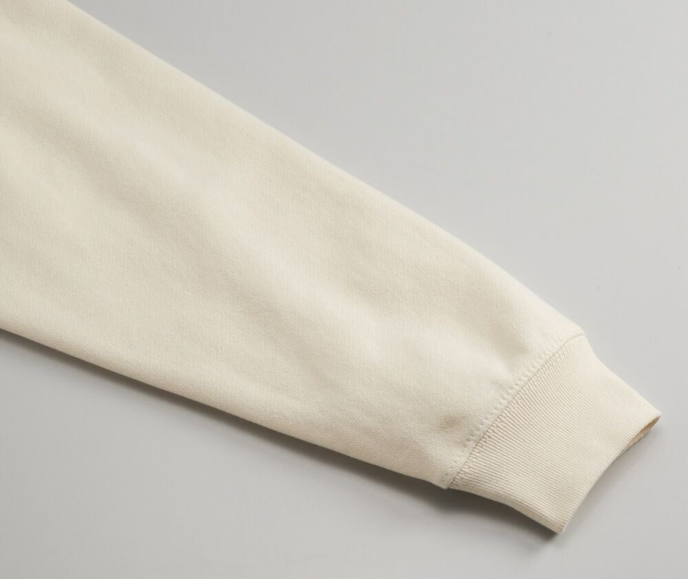 袖口はリブ仕様、シームラインは堅牢なまたぎ2本針始末