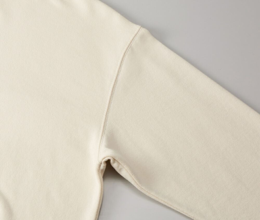 アームホールは堅牢なまたぎ2本針始末