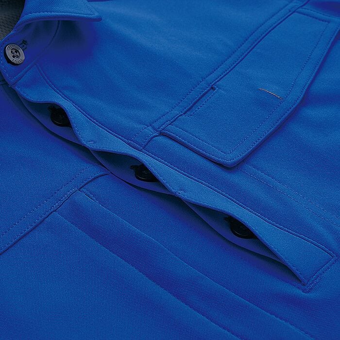 フロントのボタン部分（ボタンが表に出ないので物を傷つけない設計）