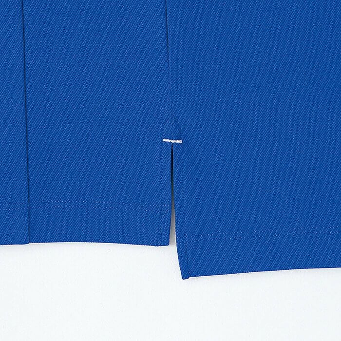 背中側のスソが長いので前かがみになっても腰が見えない