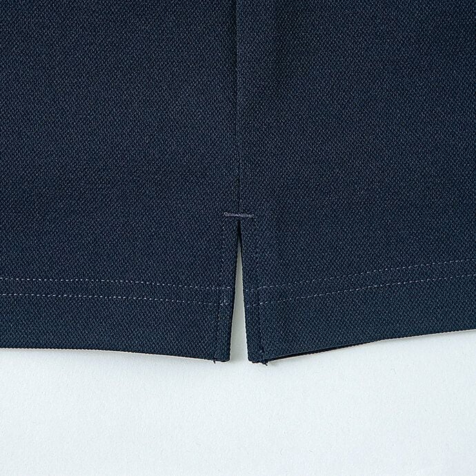 スソのスリットで動きやすい