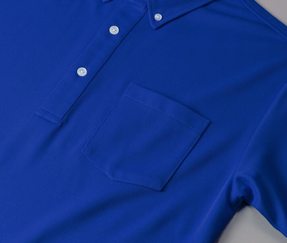 左胸には便利なポケット付き