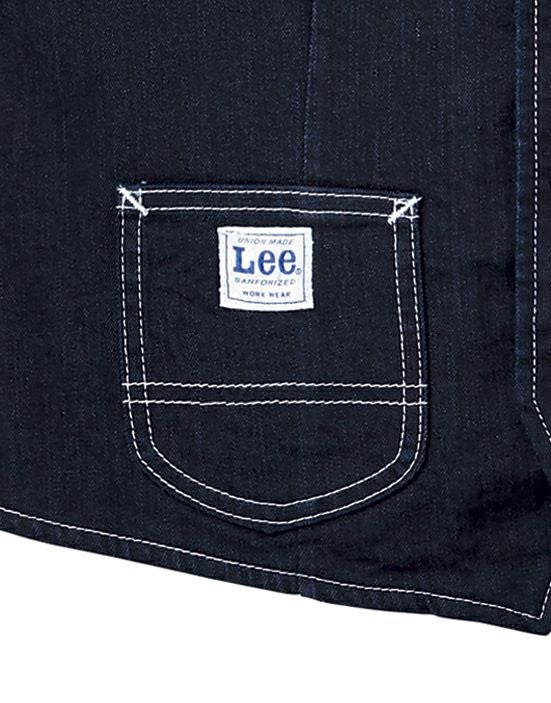 収納性を考えた両脇アウトポケット付き