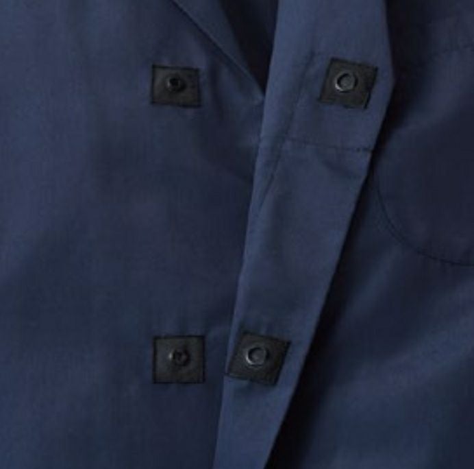 スナップボタン仕様<br>ワンタッチで着脱できるスナップボタン仕様。