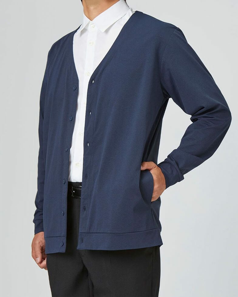 カーディガン着用写真：ネイビー