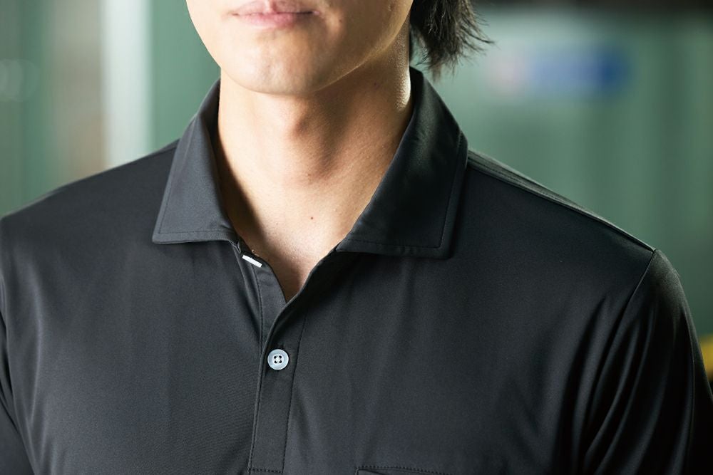 スタイリッシュな細身の前立て採用