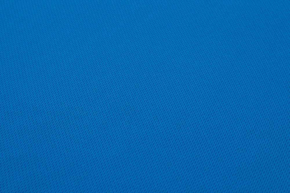 軽くて涼しい「メッシュ」生地<br>通気性のよい「DRYメッシュ」生地を使用しているから、爽やかで肌あたりもやわらか。生地も薄手で軽快な着心地です。