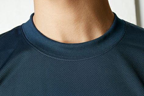 襟部は型くずれしないフライス仕様<br>型くずれしにくいスパンデックス入りフライス仕様で「きちんと感」が長持ち。