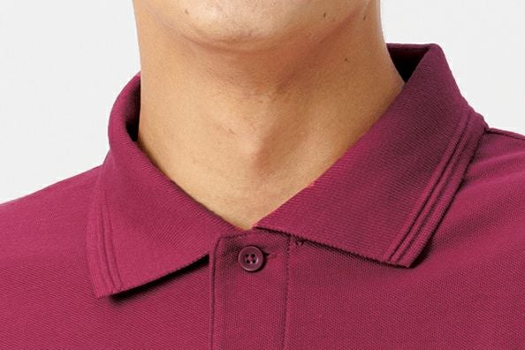 さりげなくあしらった襟ラインデザイン