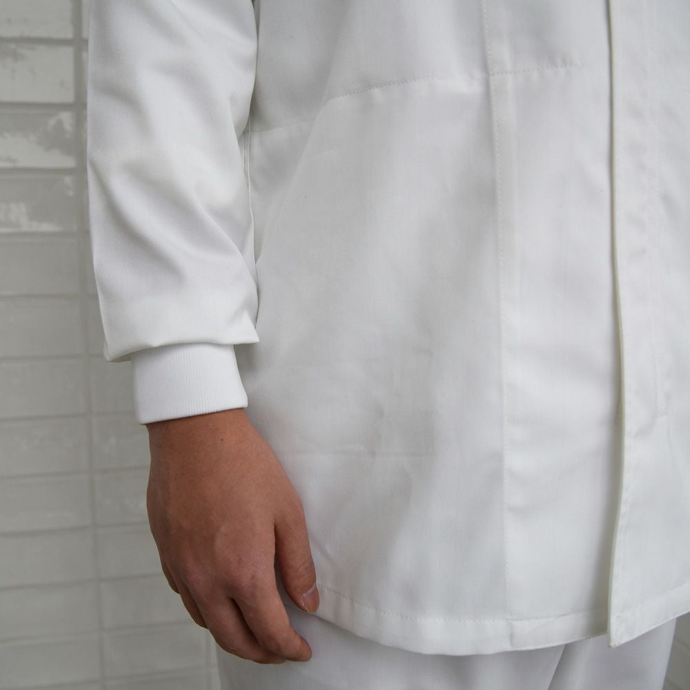 ポケット：異物の持ち込みや埃の付着を防ぐため、ポケットは付けていません。