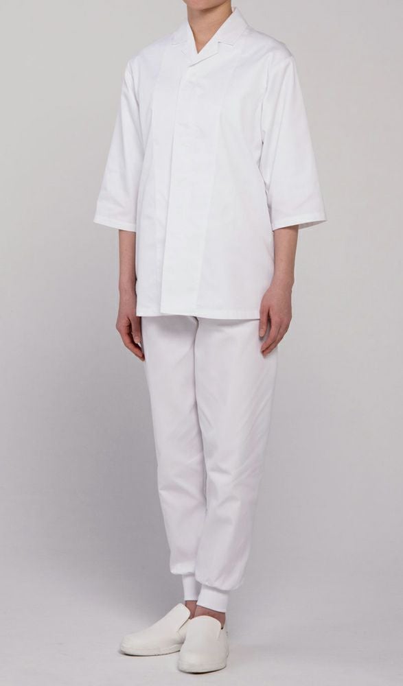 ポケット：異物の持ち込みや埃の付着を防ぐため、ポケットは付けていません。