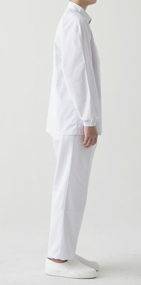 襟：首まわりを締めつけないゆったりめのスタンドカラー。頭巾の裾を中に入れれば、頭髪の落下を防止できます。衿元の乱れを防ぐドットボタン付き。