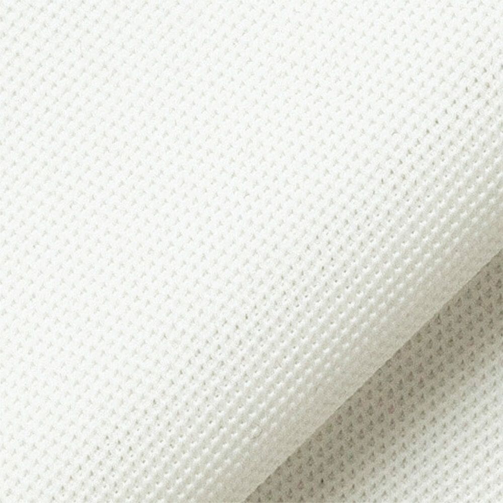 鹿の子 ［ポリエステル100％］<br>格子状に繊維が縫い込まれている為、摩擦などに非常に強い素材。強度がありながら薄くストレッチ性があり非常に軽い。