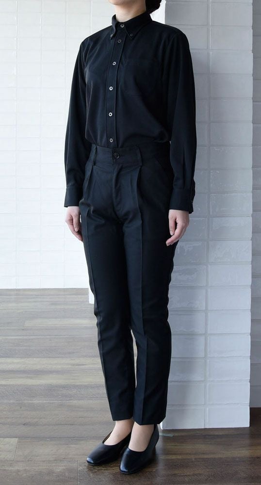 女性：ブラック