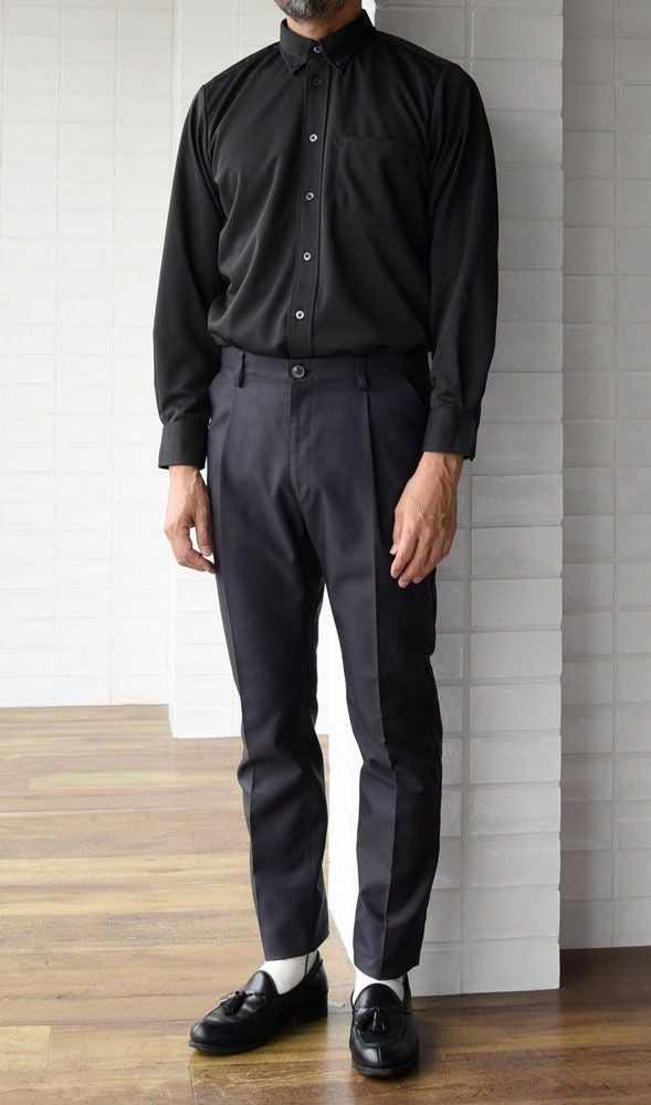 男性：チャコール