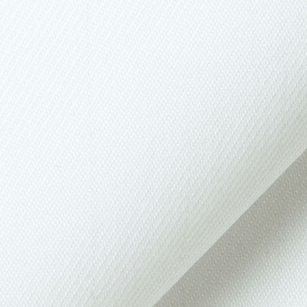 ツイル［ポリエステル80％・綿20％］<br>しっかりとした肉厚を感じる綾織の 生地。風合いは硬めだがストレッチ性があり着心地は意外と軽やか。