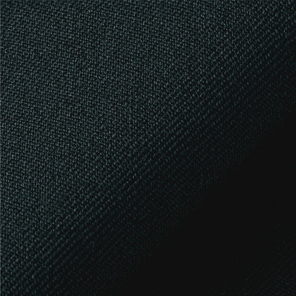 ツイル［毛７0％・ポリエステル30％］<br>いわゆる綾織のこと。ほどよい肉厚 の綾織の梳毛生地。ウールの高級感を持ちつつ、ポリエステル混紡で耐久性にも優れます。