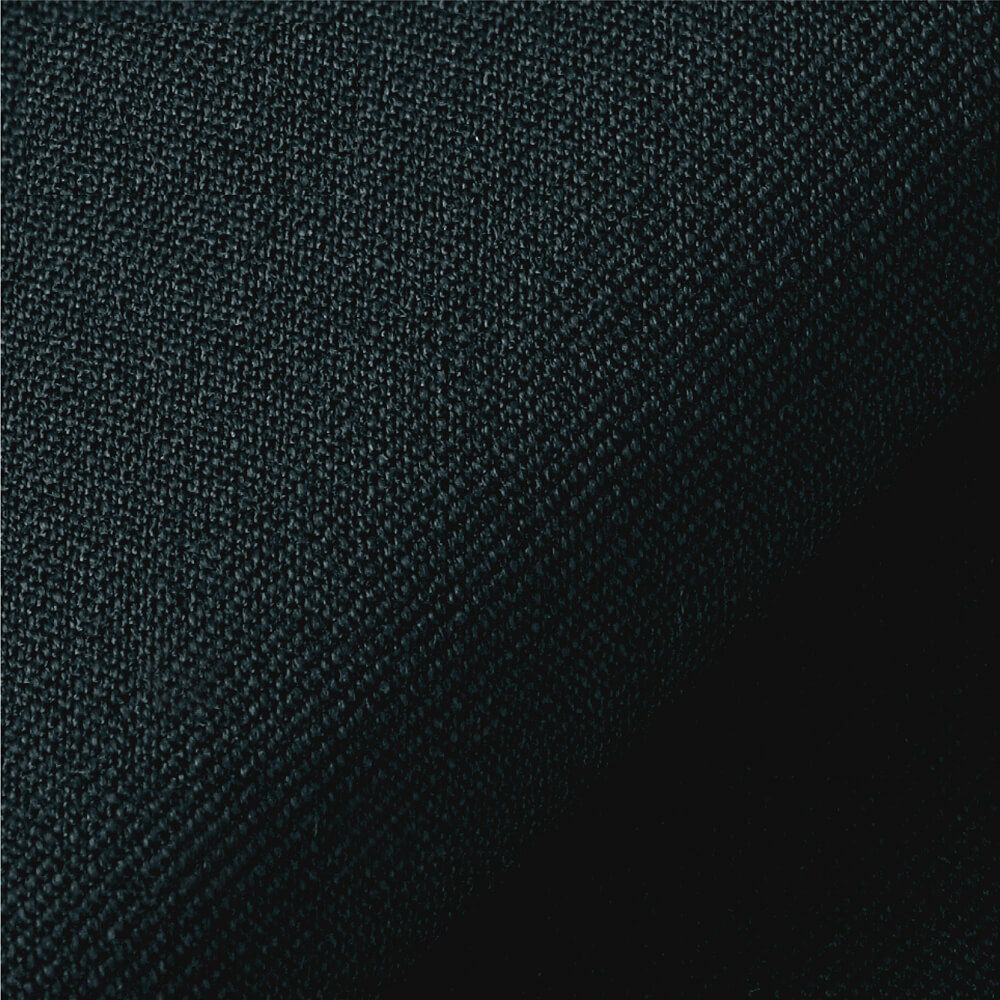 ツイル［毛７0％・ポリエステル30％］<br>いわゆる綾織のこと。ほどよい肉厚の綾織の梳毛生地。ウールの高級感を持ちつつ、ポリエステル混紡で耐久性にも優れます。