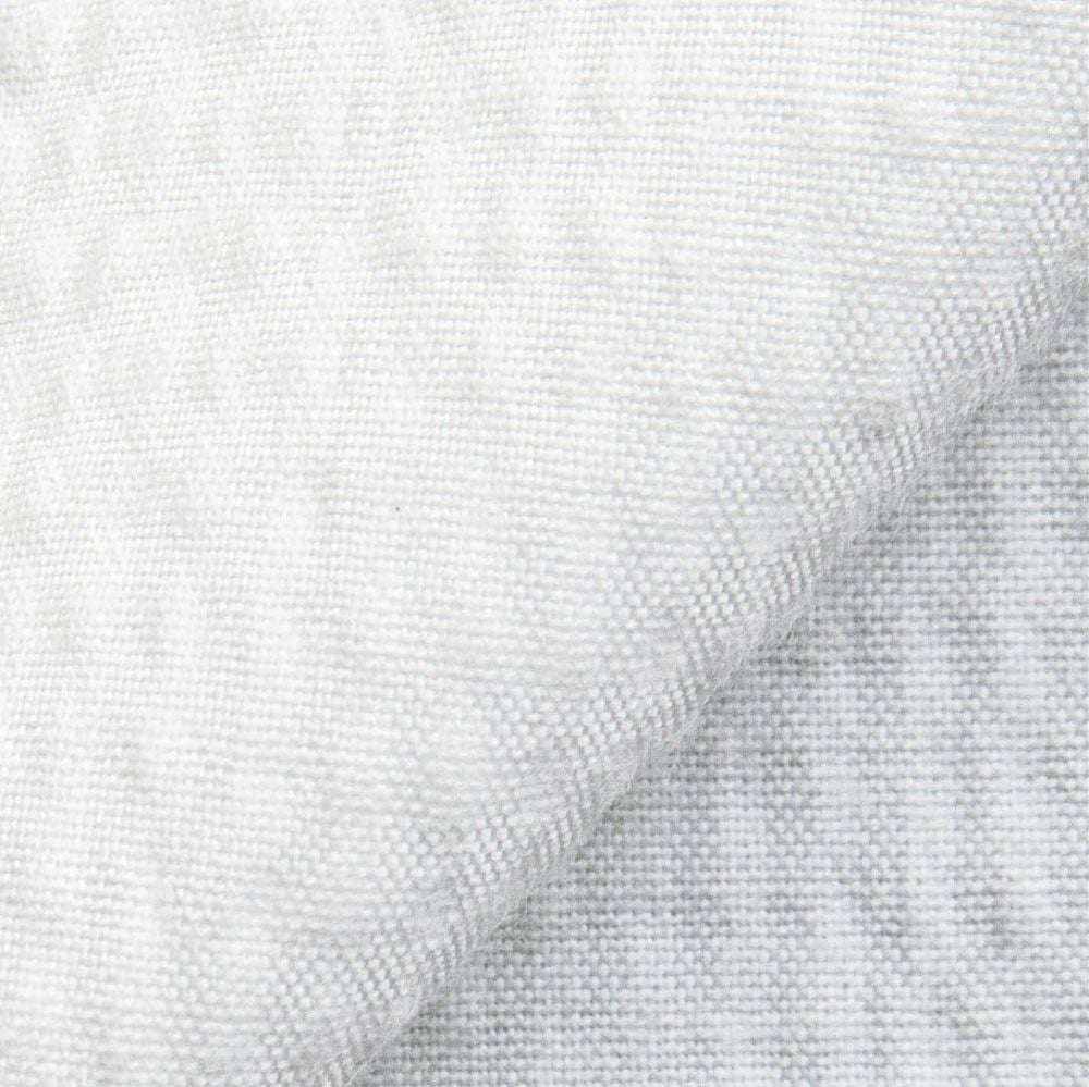 サッカー［綿50％・ポリエステル30％・複合繊維（ポリエステル）20％］<br>ストライプ状に凸凹のしぼが現れた繊維。肌接地面が少ないため、爽やかな肌触りが特長。