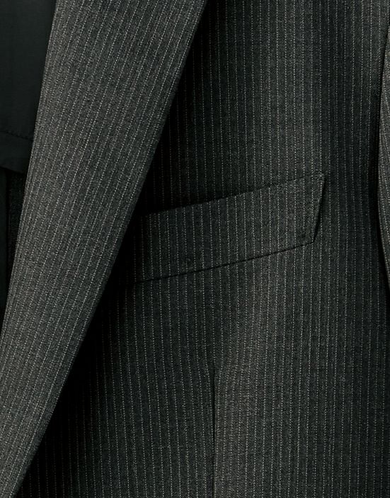 すぐに物が出し入れできる便利な胸ポケット付き