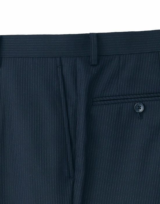 物の出し入れがしやすく使いやすい斜めポケット